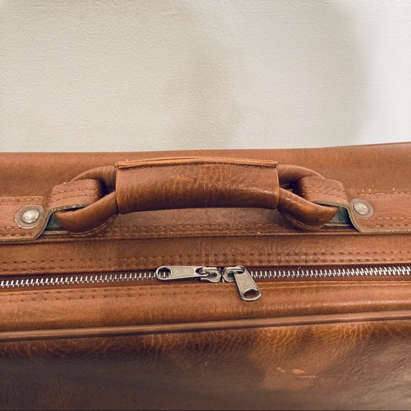 SOLD. Set of 2 Vintage 70s Tan Faux Leather Suitcases - Picture 6 of 13